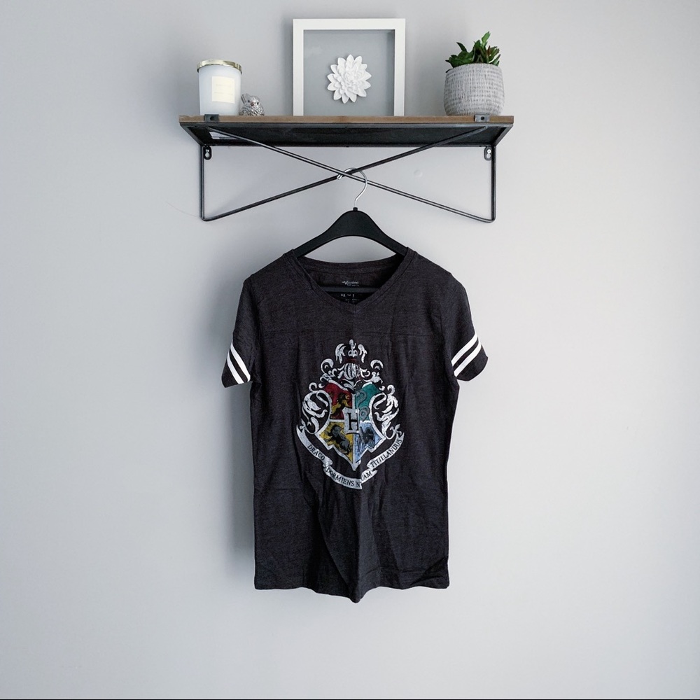 ❀ 2/$25 ❀ Universal Studios Hogwarts Baseball Tee